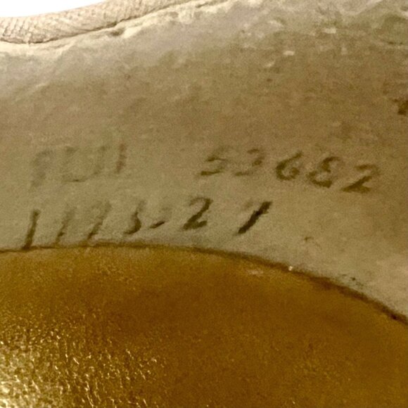 Elegant Gold Vintage Low Heel Pumps 8 Metallic Classic Pointed Toe Party Shoes - Picture 9 of 9